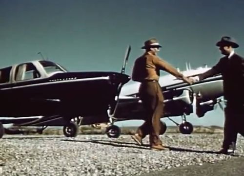 FlyingBusinessman unk DC-3.jpg