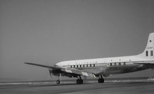 Callaghan-3 DC-6B I-DIMP.jpg