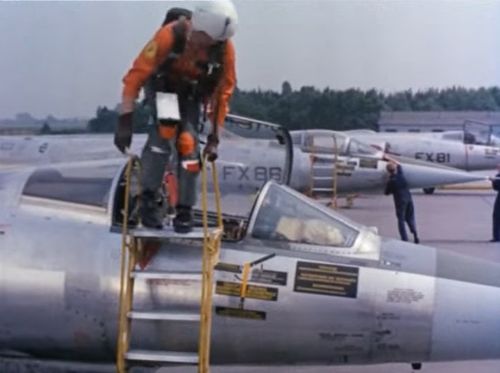 CdC S3E01 F-104 86n81.jpg