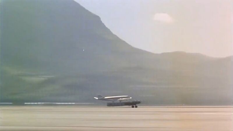 File:AirHostess59 04405.jpg