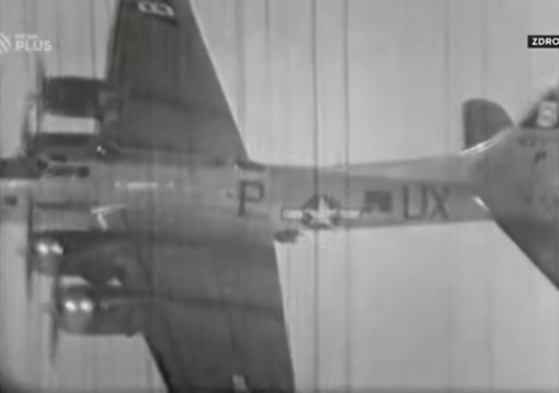 File:BdH 001 B-17 P-UX.jpg
