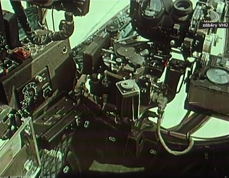 File:BdH 083 Il-28 cockpit2.jpg