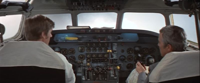 File:ClanSic DC-8 cockpit.jpg