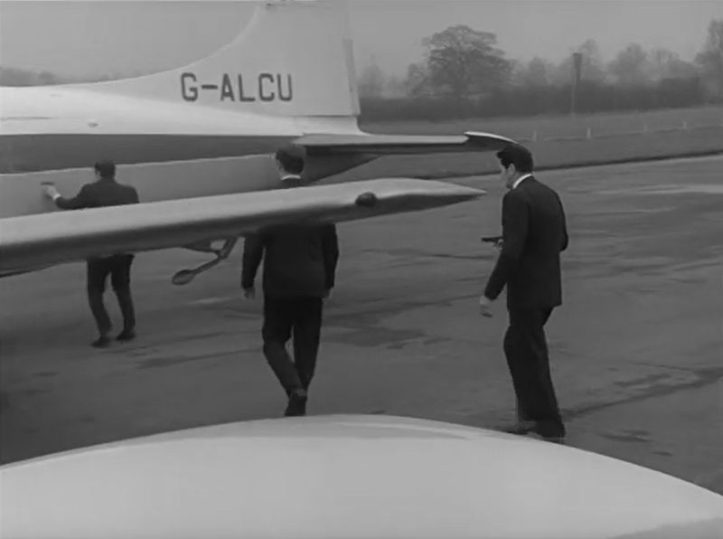 File:DM-S2E11 4715 G-ALCU.jpg