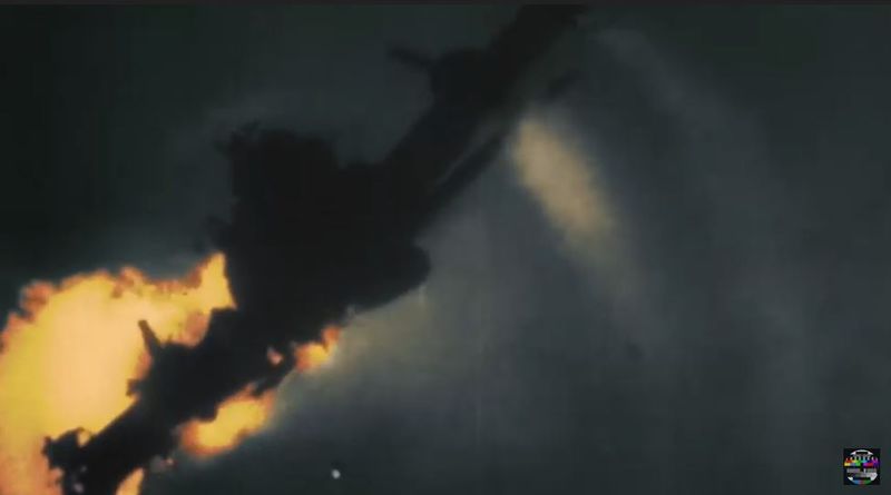 File:Earth vs B-17B.jpg