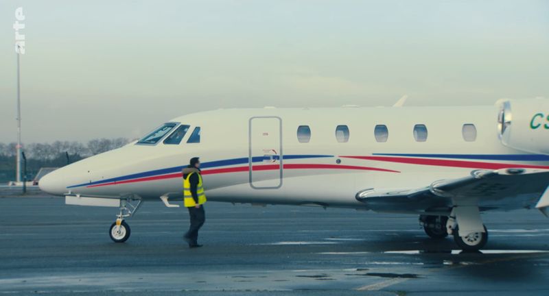 File:SousControle E6-2645.jpg