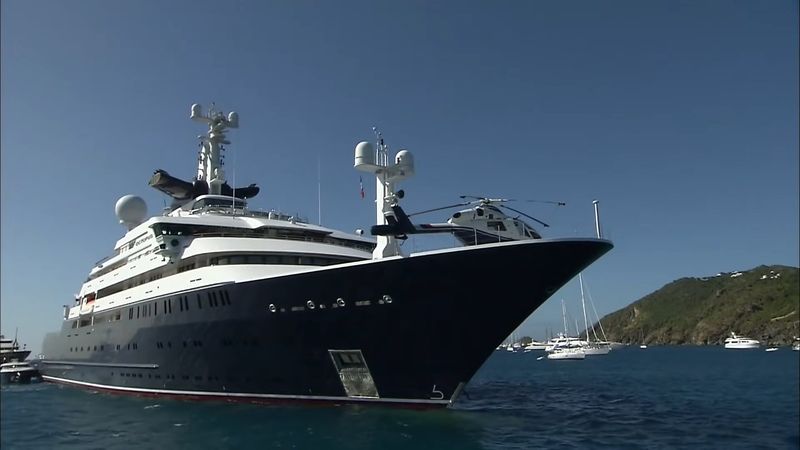 File:StBarth EC-135.jpg