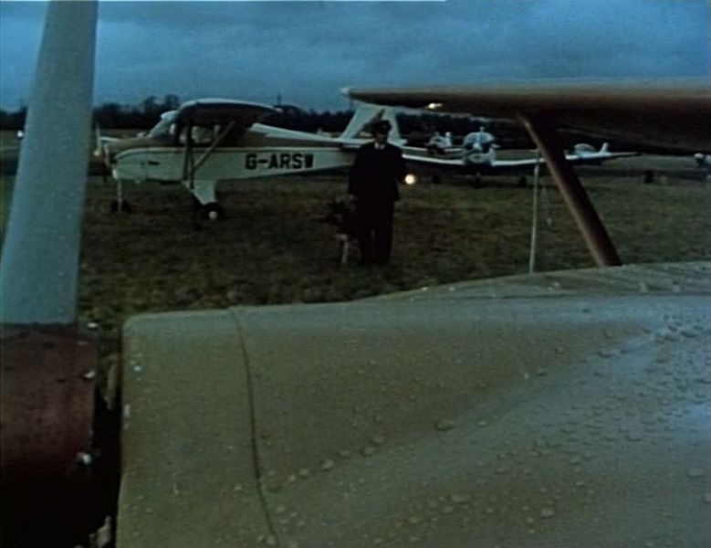 File:TheAdventurerE25 G-ARSW.jpg